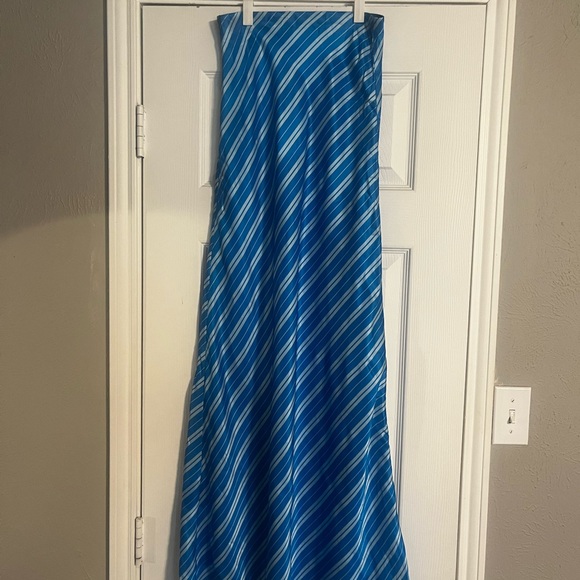 BRAND NEW! Silk maxi skirt from Australian brand Steele Label. - Picture 5 of 6